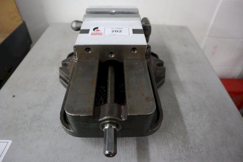 Kurt D-675 6" Machine Vise with Swivel Base, Aluminum Soft Jaws and Handle- Auction Item