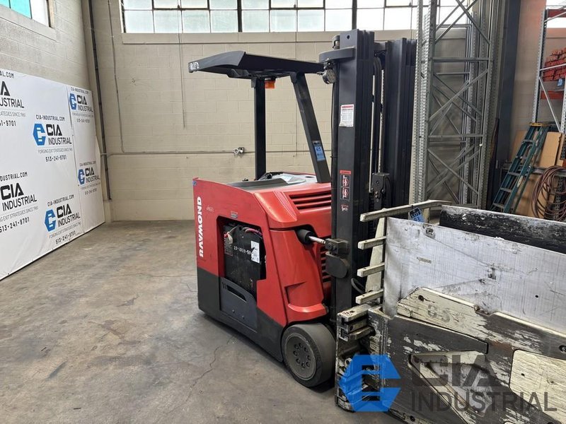 2021 - 4,000 LB. RAYMOND MODEL 425-C40TT STAND-UP ELECTRIC FORKLIFT