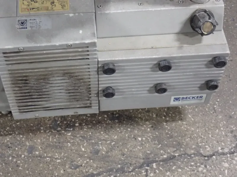 BECKER 900 MBAR VACUUM PUMP  -  KVT 3.100