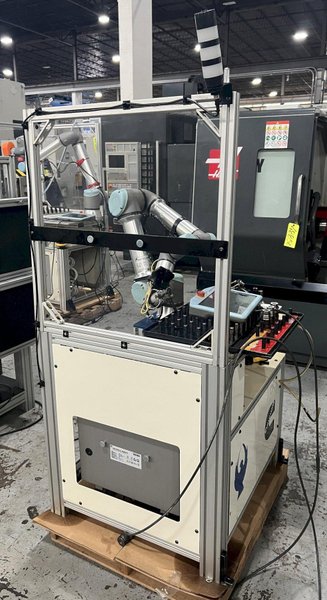Universal Robots UR5e Cobot With Parts loading base/station. New-2021