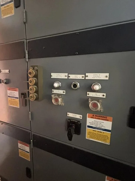 Square D 1600 Amp 2200v 700v 50ka Delta Wye Main Breaker Switchgear