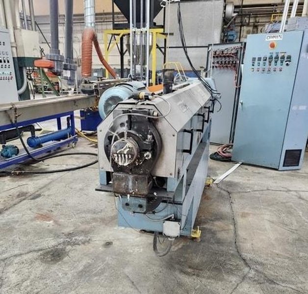 2.5″ Crown Single Screw Vented Extruder, Rebuilt to Specification in 2015 – 36:1 L/D Ratio