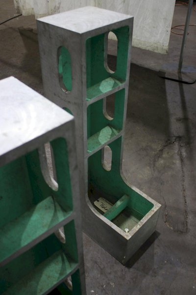(1) PAIR 10-3/4&quot; LONG X 20&quot; WIDE X 42&quot; HT ANGLE PLATES: STOCK #76639