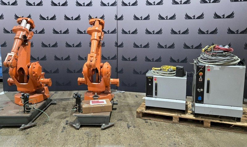 ABB IRB 2400 M2004 / IRC5 M2004 MASTER AND SLAVE DUAL ROBOT ARM SYSTEM USED