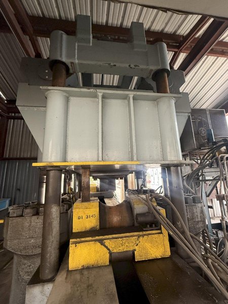 2000 TON HEAVY DUTY 4-POST HYDRAULIC PRESS, USED FOR STRAIGHTENING PIPE &amp; BAR: YOBRO #25137