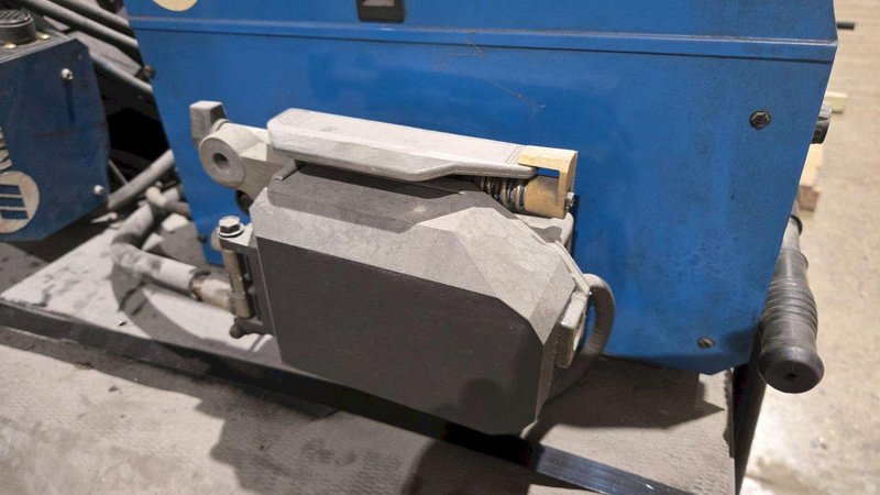 MILLER DELTAWELD 450 ARC WELDER WITH WIRE FEEDER AND CART USED