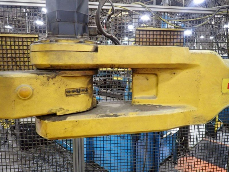 FANUC M-400 ROBOT W/ R-00J CONTROL: YOBRO #24276