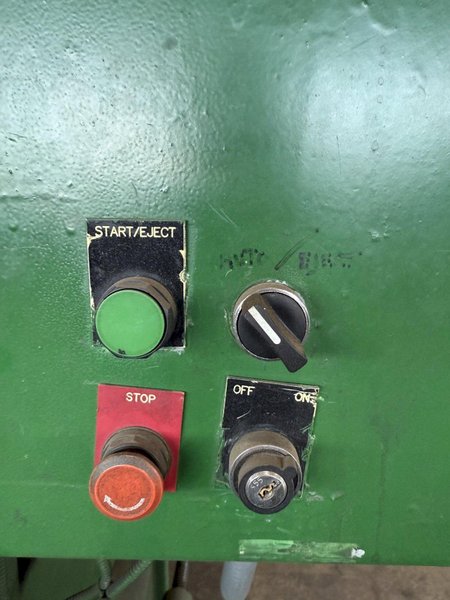 VERTICAL HYDRAULIC BALER. STOCK #0447725