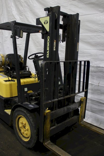 4,000 LBS DAEWOO PROPANE FORKLIFT: STOCK #75782