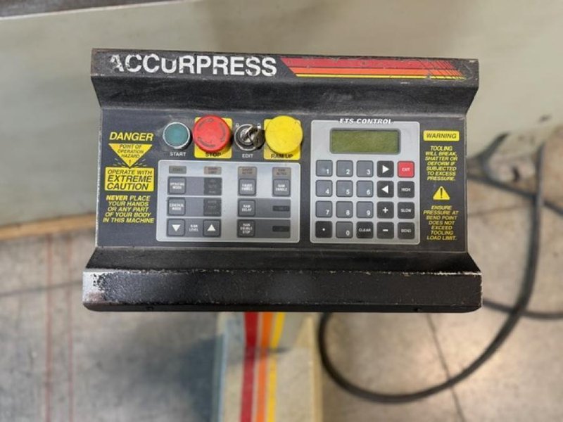1997 Accurpress 710010 Hydraulic Press Brake (#5901)