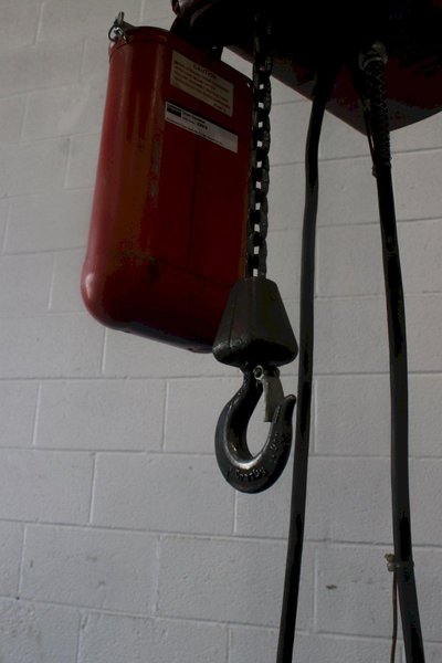 1000 LBS DAYTON SINGLE PHASE ELECTRIC HOIST: STOCK #75163