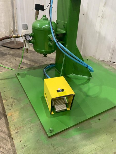THE CLINCHER AIR CAM CLINCHING  MACHINE: STOCK #81156