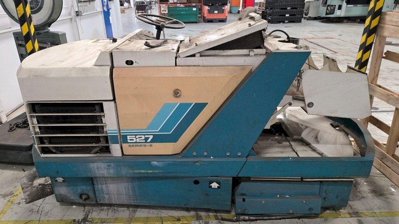 TENNANT POWERSCRUBBER 527 FLOOR SCRUBBER USED POWERS