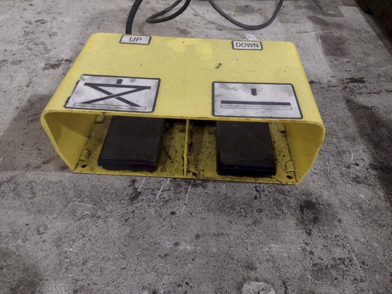 4,000 LBS X 30&quot; X 40&quot; SOUTHWORTH HYDRAULIC PALLET TIPPER / UPENDER, 110V SINGLE PHASE: STOCK #22329