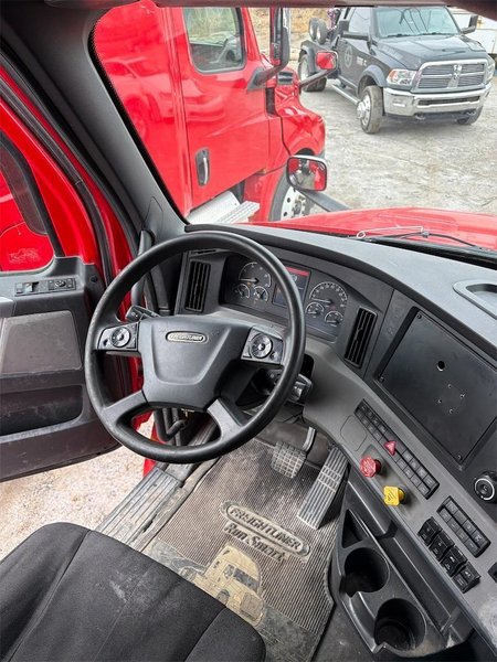 2020 Freightliner Cascadia 1FUJHHDV5LLLC1671