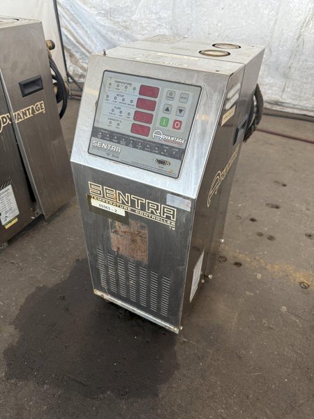 ADVANTAGE ENGINEERING WATER-CIRCULATING TEMPERATURE CONTROL UNIT. STOCK # 1115624