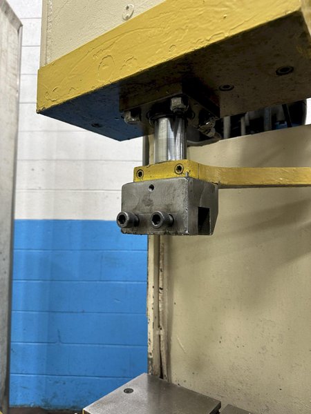 8 TON HANNIFIN C FRAME HYDRAULIC PRESS: STOCK #77517