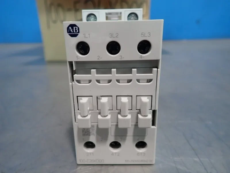 ALLEN-BRADLEY CONTACTOR  -  100-E26KD00