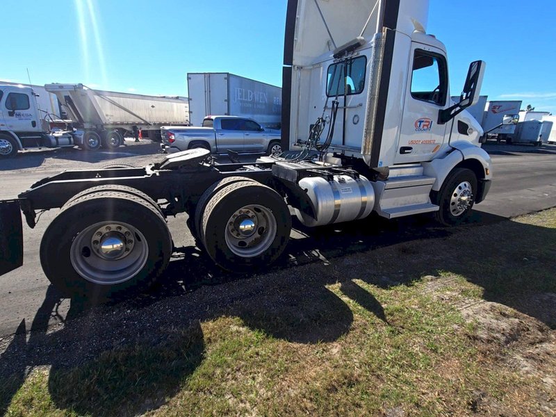 Peterbilt 579 Day Cab Truck, 2020 – PACCAR MX-13 – Automated Transmission