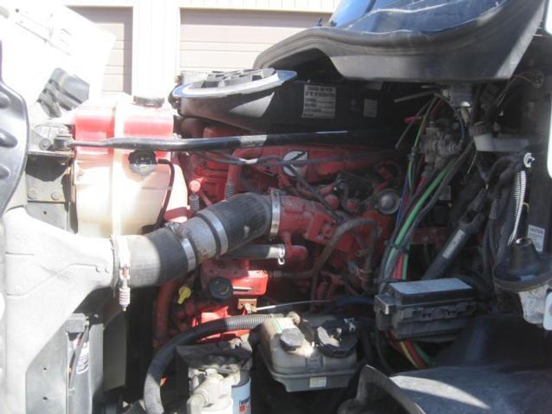 2015 Freightliner Cascadia Day Cab LNG – Cummins ISX12 G 400 HP, 10 Speed, Natural Gas Tractor