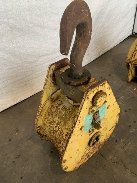 25 TON P&amp;H CRANE HOOK BLOCK. STOCK # 0951122
