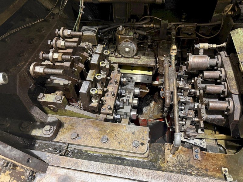 Nedschroef Model HBV-3 4 Die Progressive Header