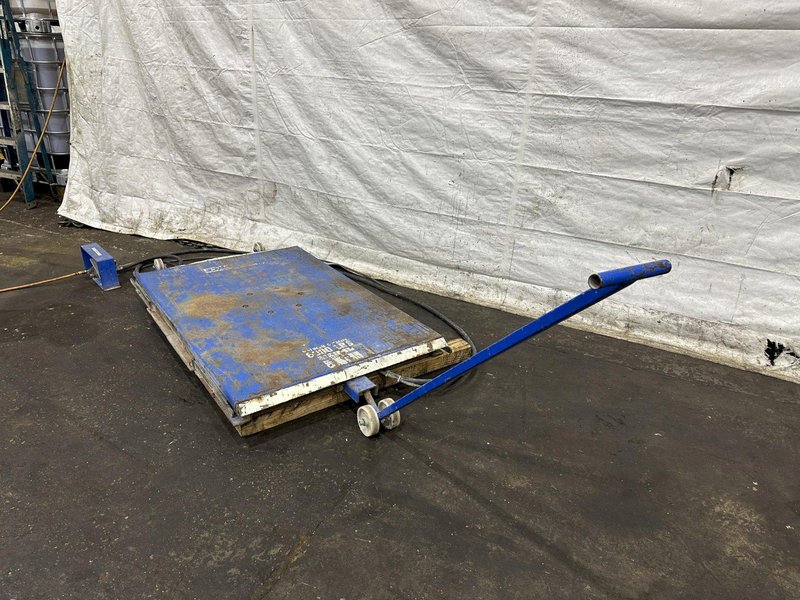 6000 LB CHISUM AIR BAG PLATFORM LIFT: STOCK #77681
