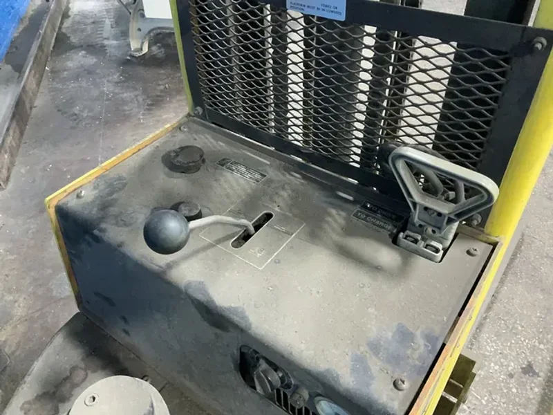 BIG JOE 2000 LBS WALK BEHIND LIFT   -  PDI-24-710
