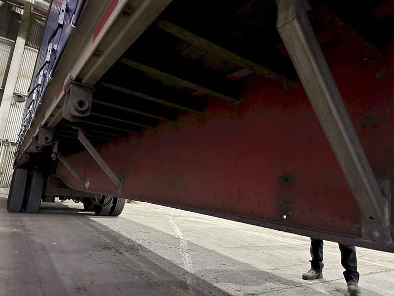 2007 X 53' UTILITY MFG  SLIDING CURTAIN-SIDE SEMI TRAILER: STOCK #19607