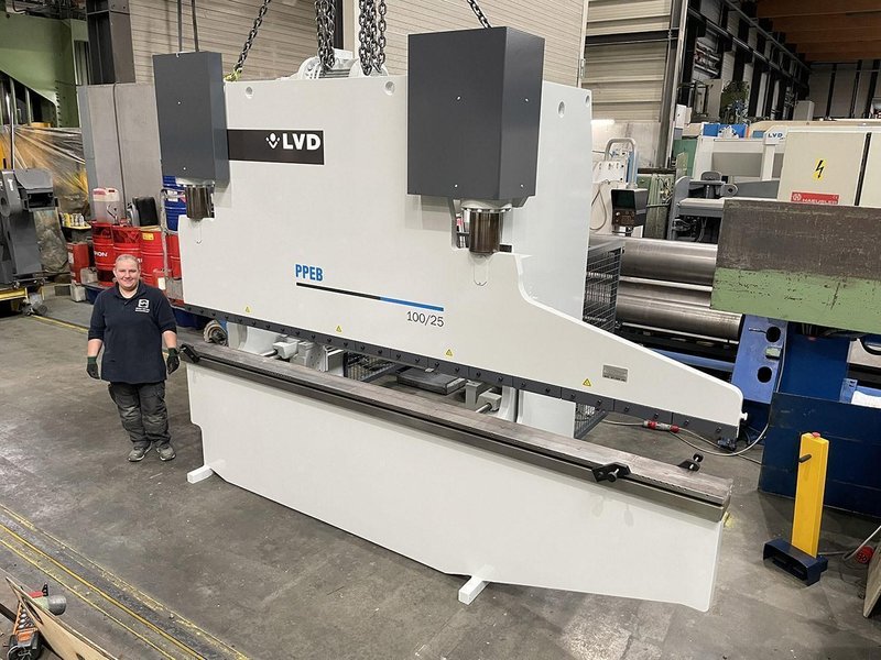 LVD PPEB 100 ton x 2500 mm + 1000 mm CNC