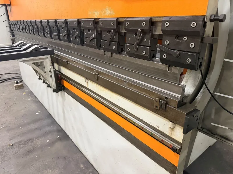 USED ERMAKSAN 12' X 176 TON HYDRAULIC CNC PRESS BRAKE MODEL CNC SAP 12X176