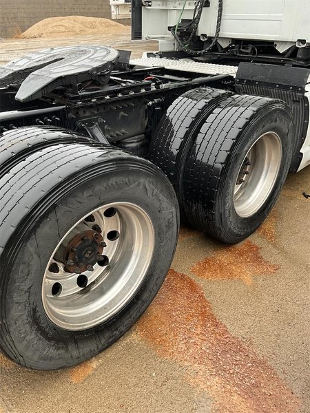 2023 Volvo  4V4NC9EHXPN310965