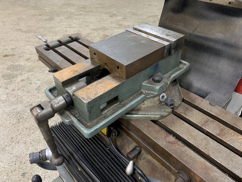 Alliant Variable Speed Vertical Milling Machine