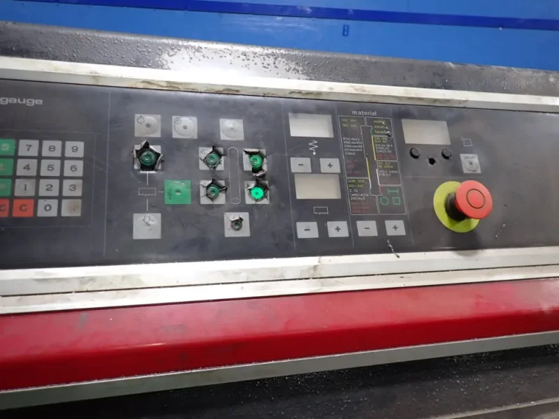AMADA 20" X 20" HORIZONTAL BAND SAW  -  HFA-20S