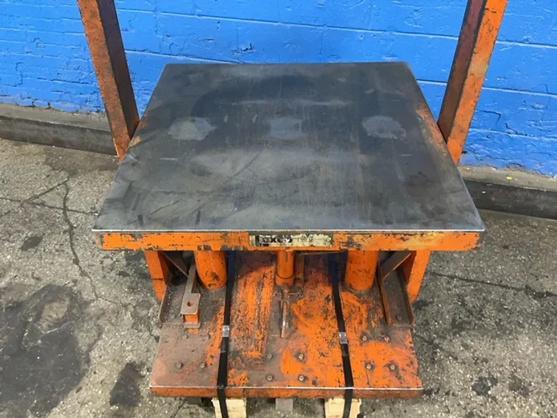 Lexco 2000 Lbs Lift Table - Special Dh-3339-22