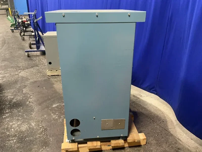 I-T-E POWER 225 KVA TRANSFORMER  -  3F3Y225