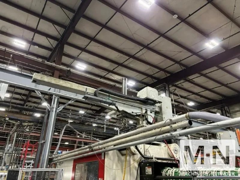 725 TON 140 OZ MILACRON MODEL MS725 INJECTION M0LDING MACHINE MFG 2015