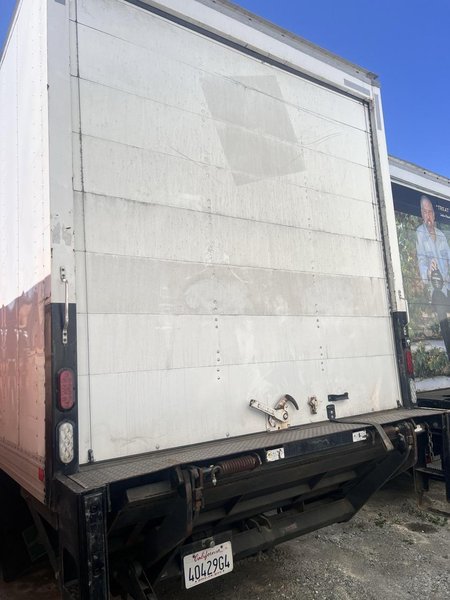 2020 Hino 268 Box Truck – 26′ Dry Van, Cummins B6.7 Diesel, Allison Automatic, Air Brake, Liftgate