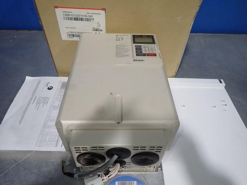 YASKAWA AC DRIVE  -  CIMR-G7U2015