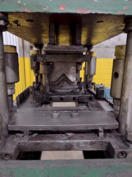 7 TON AIRAM PNEUMATIC CUTOFF PRESS: STOCK #19532