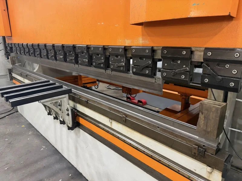 USED ERMAKSAN 12' X 176 TON HYDRAULIC CNC PRESS BRAKE MODEL CNC SAP 12X176
