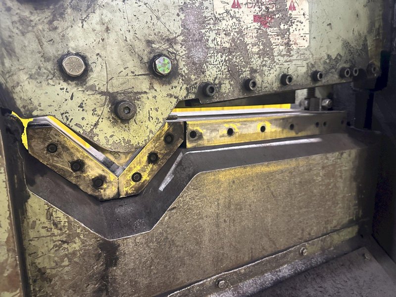 110 TON PIRANHA MODEL #PII 110 HYDRAULIC IRONWORKER: STOCK #23738