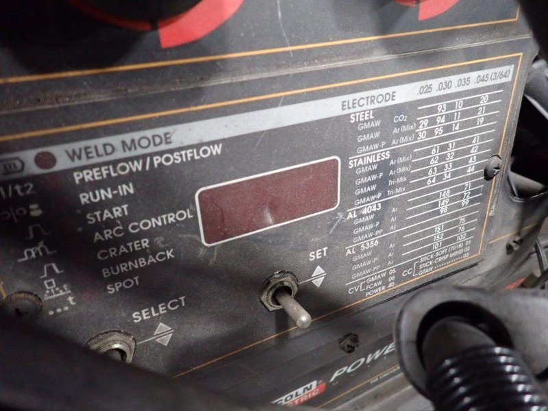 LINCOLN ELECTRIC 350 A WELDER   -  POWER MIG 350MP