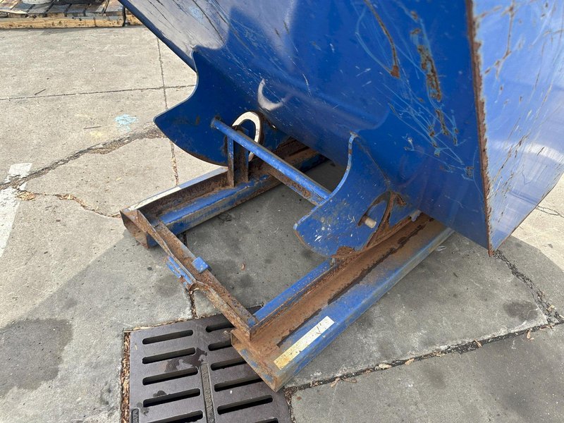 2 CUBIC YARD VESTIL DUMPING HOPPER: STOCK #78223