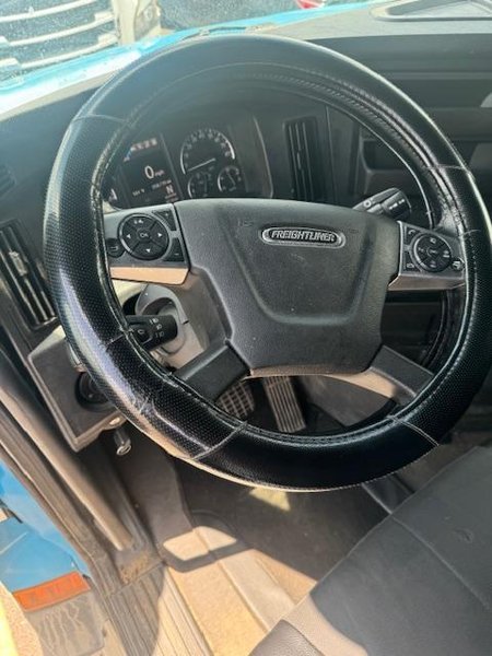 Freightliner Cascadia 125, 2023 – Sleeper Cab, Detroit Diesel, Automatic