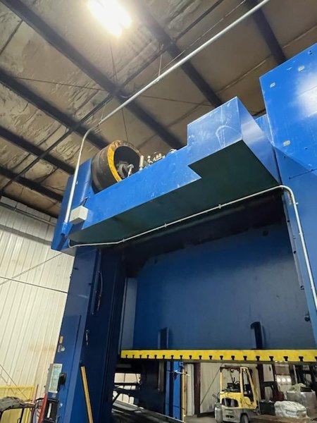 500 ton Komatsu Model E2P 500 Straight Side Metal Stamping Press For Sale, Year 1988 - Reconditioned