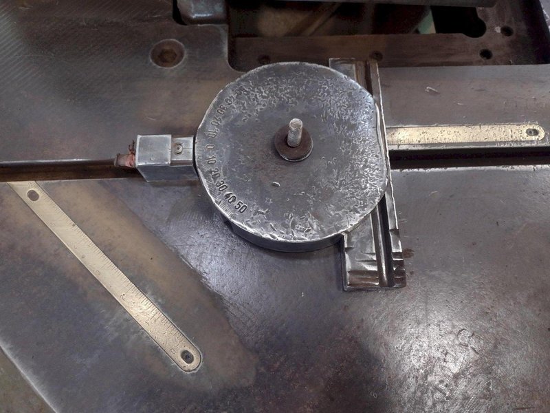 8-7/8&quot; X 8-7/8&quot; x 1/4&quot; BOSCHERT MODEL #LB-12 HYDRAULIC ANGLE CORNER NOTCHER: STOCK 16439