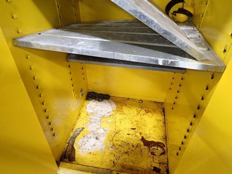 JUSTRITE MFG CO 60 GAL. FLAMMABLE CABINET  -  25602