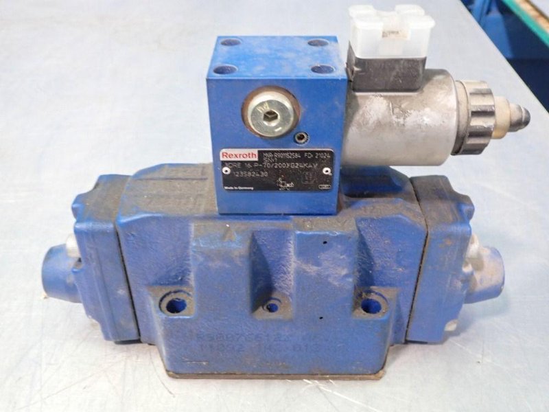 REXROTH DIRECTIONAL CONTROL VALVE   -  R901152584