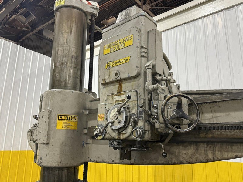 8&#039; ARM x 19&quot; GIDDINGS &amp; LEWIS MODEL #956-CHIPMASTER RADIAL ARM DRILL ON 360° T-SLOTTED BASE: STOCK #23546